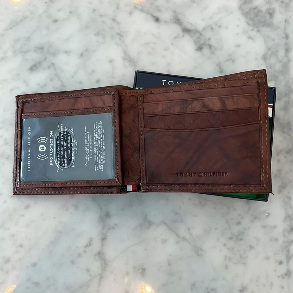 Tommy Hilfiger Trifold Wallet